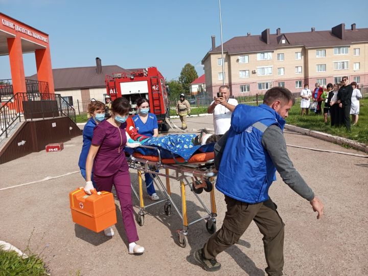 В дневном стационаре прошла учебная эвакуация