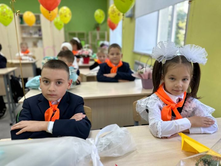 Сегодня на школьном небосклоне загорелись новые звездочки — это первоклассники