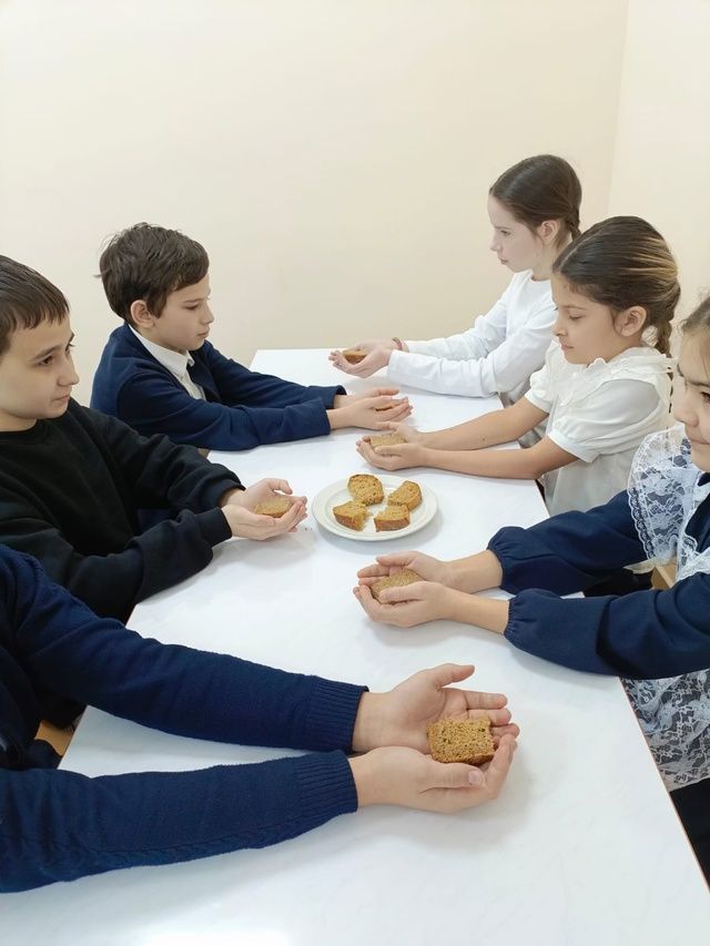 В Уруссинской  школе № 3 состоялось мероприятие, посвященное 81-й годовщине освобождения Ленинграда от фашистской блокады.