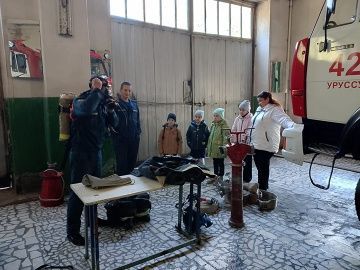 Заглянули в гости к огнеборцам