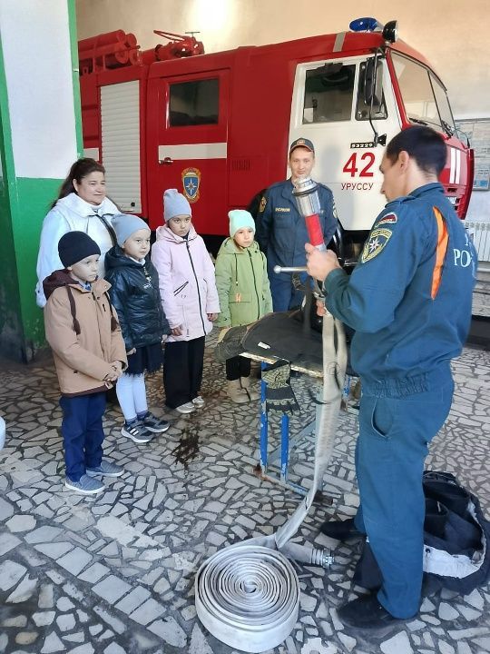 Заглянули в гости к огнеборцам