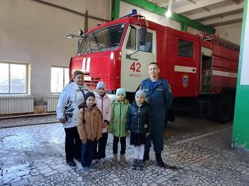 Заглянули в гости к огнеборцам