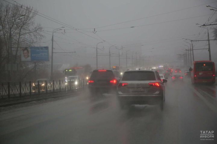 Автоэксперт Попов указал на типичные ошибки водителей во время дождя