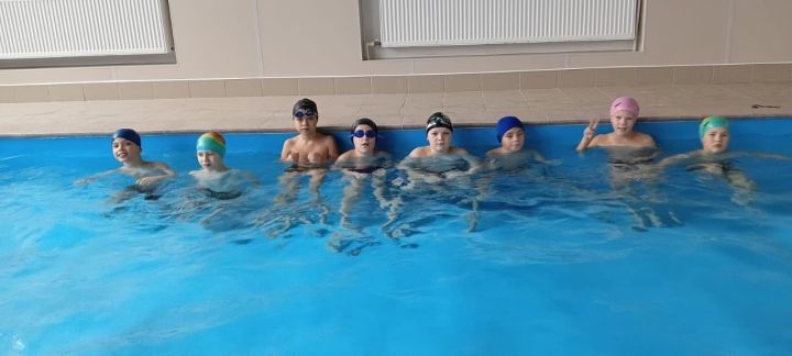 Учащиеся Дым-Тамакской школы освоили азы плавания в бассейне «Олимп»