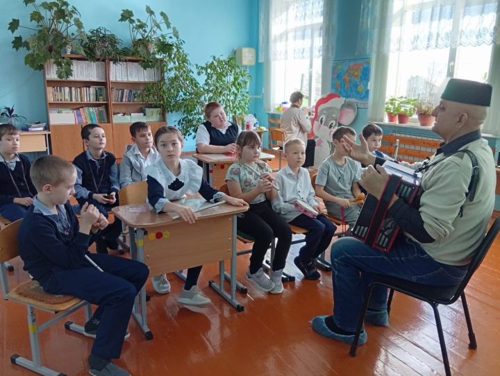 Где воспитываются новые звезды народной музыки? В Байряках