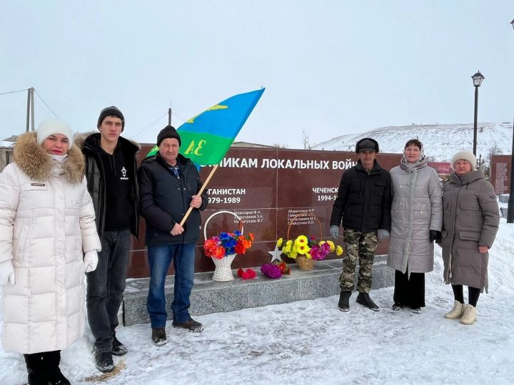 Иске Урыссу авылында Әфган сугышында катнашкан авылдашларын искә алдылар