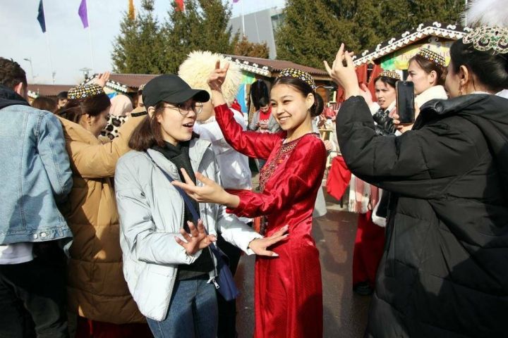 Республиканский праздник Науруз в Казани: встреча тюркских и иранских культур