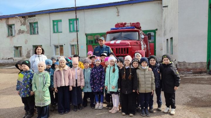 Юные исследователи безопасности: экскурсия в мир пожарных героев!