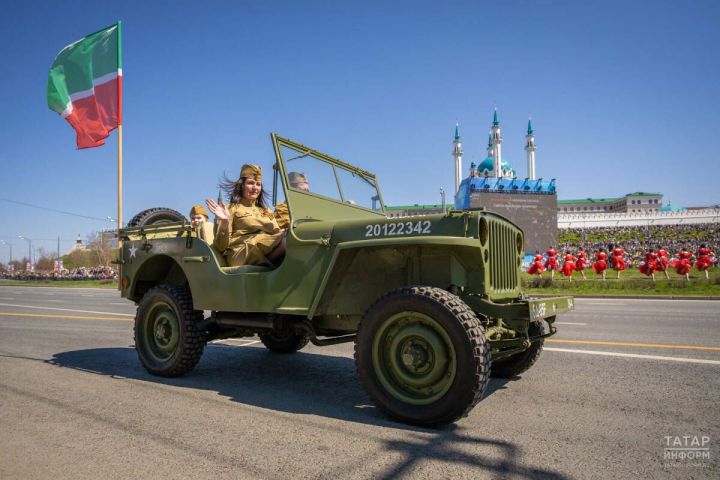 Колонна ретроавтомобилей украсит парад Победы в Казани