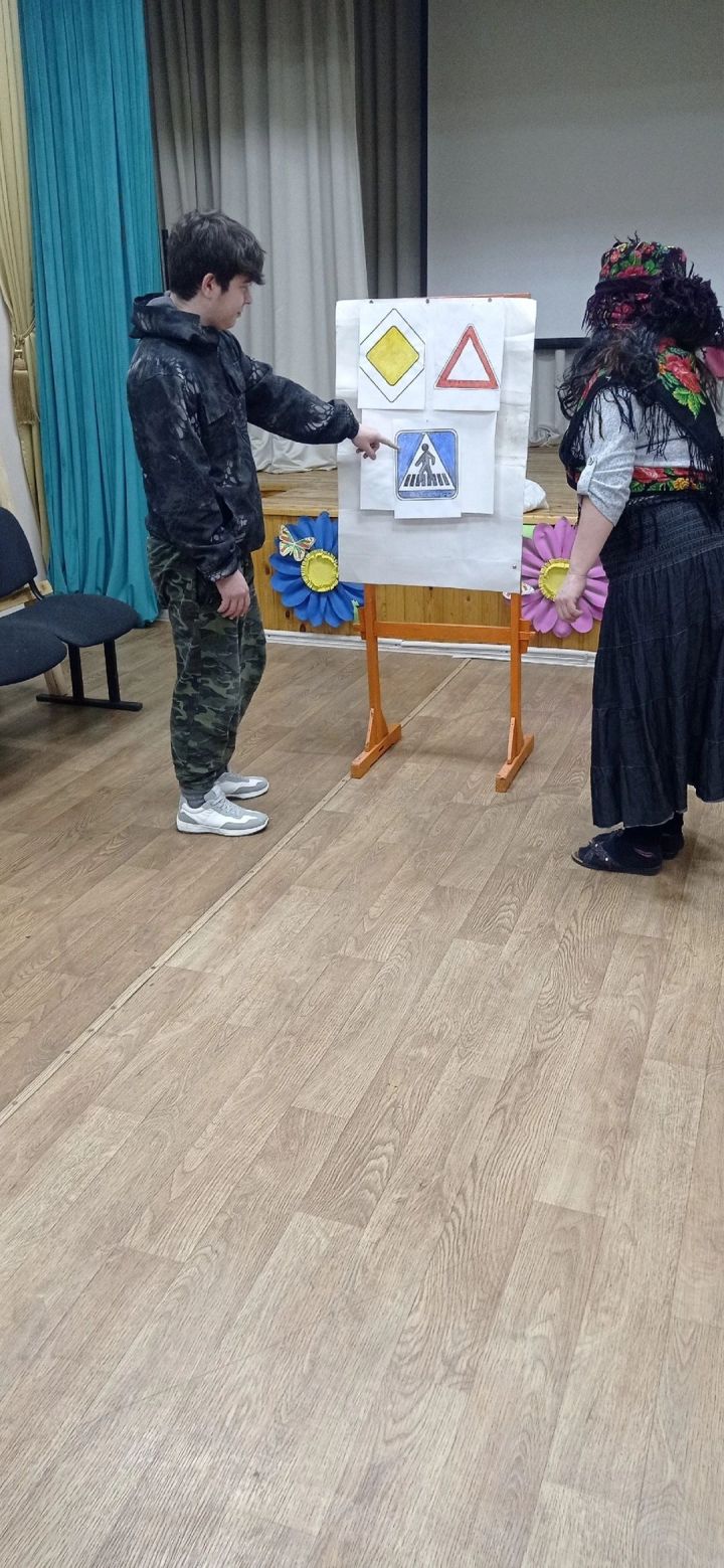 В Байряки-Тамакском СДК прошла познавательно-игровая программа «Как Баба-Яга ПДД учила»