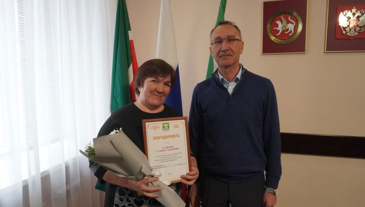 Глава Ютазинского района наградил председателей избиркомов за многолетний труд