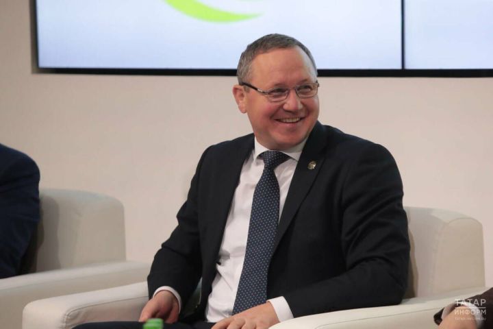 Салимгараев поздравил работников радио