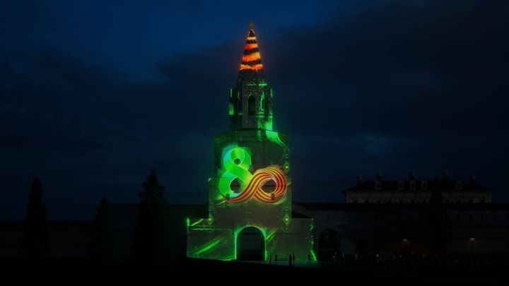 На фасаде Спасской башни покажут мэппинг в честь 80-летия Победы