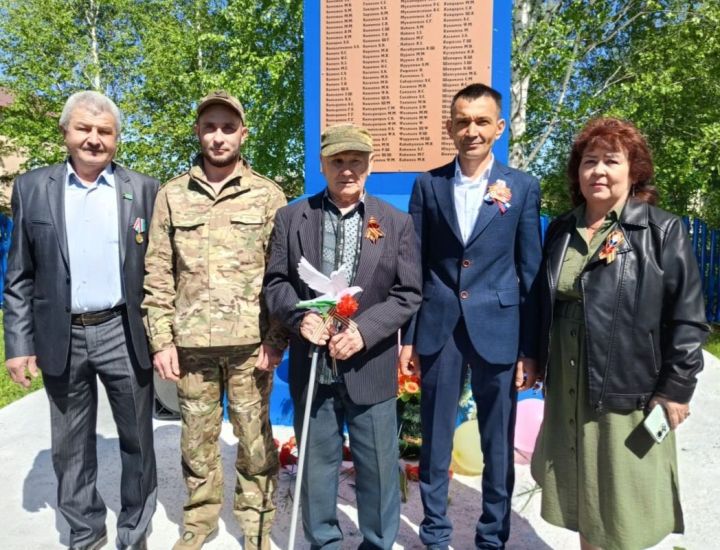 В Старом Каразерике отметили 80-летие Великой Победы и открыли обелиск труженикам тыла