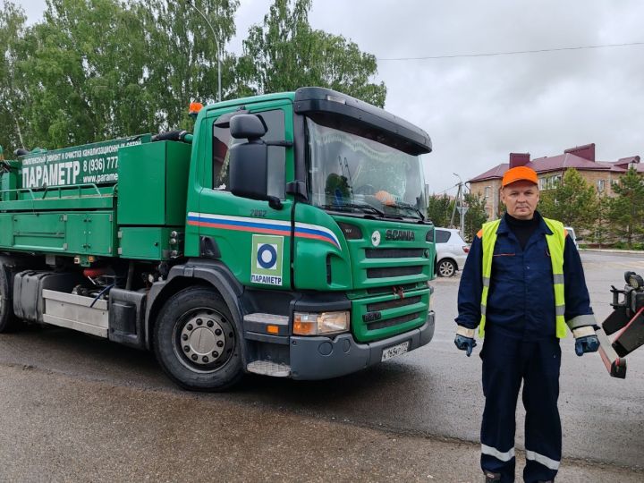 В поселке Уруссу идет промывка хозбытовой канализации