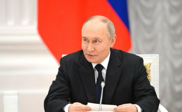 Путин поздравил социальных работников с их профессиональным праздником