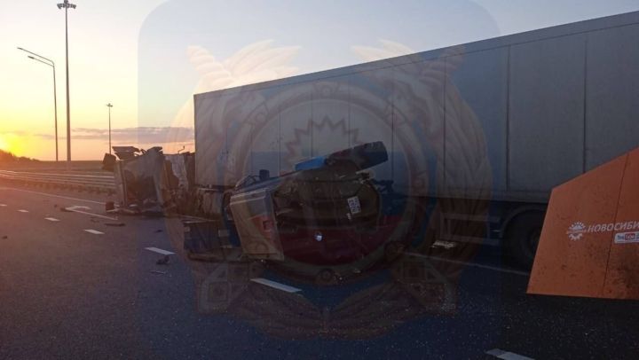 Водитель трактора погиб после ДТП с грузовиком на трассе в Татарстане