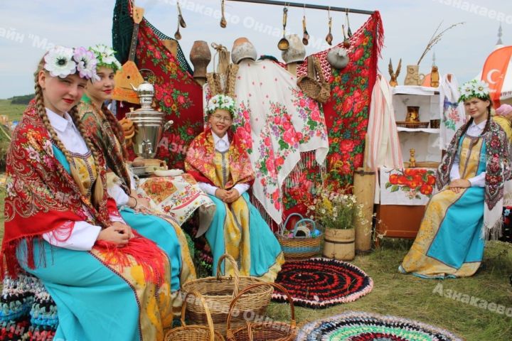 Фестиваль «Чатыр тауда җыен» в Азнакаево
