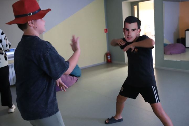 Яркая танцевальная вечеринка «Цветное лето» прошла в «Атланте»