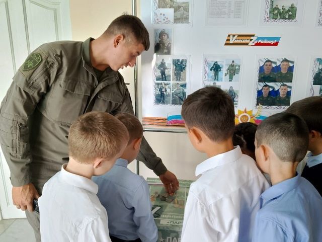 Встреча с бойцом СВО: Ранис Валиуллов посетил родную Байрякинскую школу