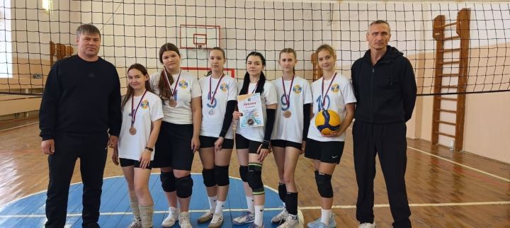 Бронзовые медали для волейболисток клуба «Импульс» в Малых-Уруссу