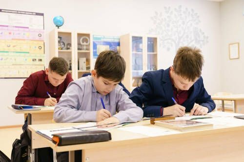 Минпросвещения планирует с 1 сентября ввести оценку за поведение для всех школьников