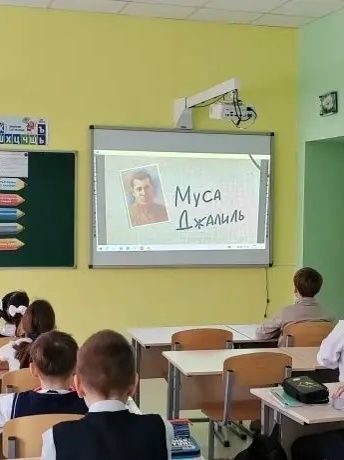 Память жива в сердце каждого: в Уруссинской школе почтили память Мусы Джалиля