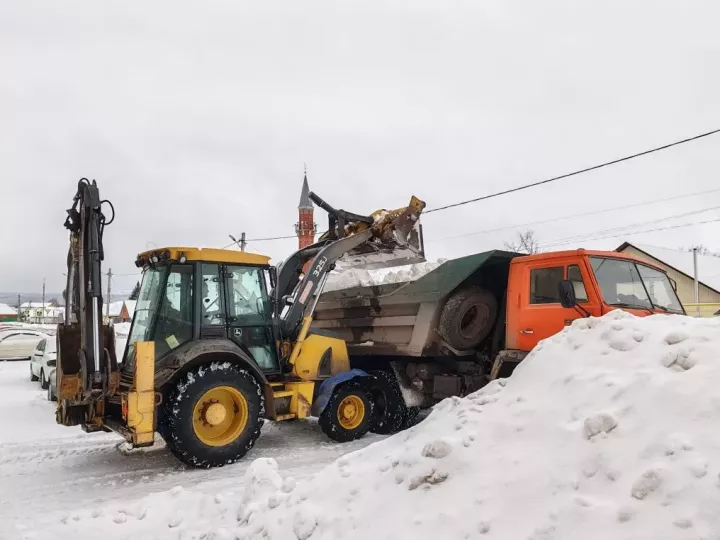В Уруссу идут масштабные работы по очистке улиц от снега