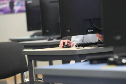 Юрист объяснил, какие меры грозят сотрудникам за симуляцию работы