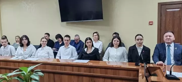 Укучылар муниципалитетка идарә итәргә өйрәнде
