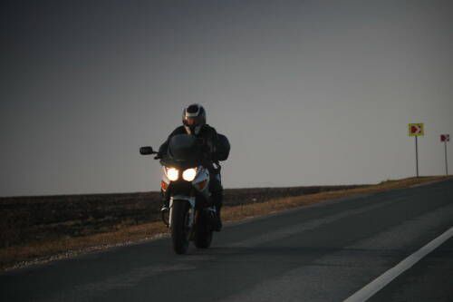 Автоюрист напомнил о штрафе для мотоциклистов без шлема