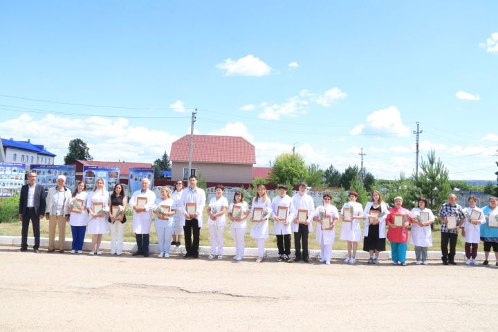 В аллее УЦРБ чествовали медиков района
