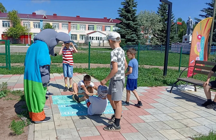 «Лето в парке чудес»: яркий праздник для юных сельчан в Дым‑Тамаке
