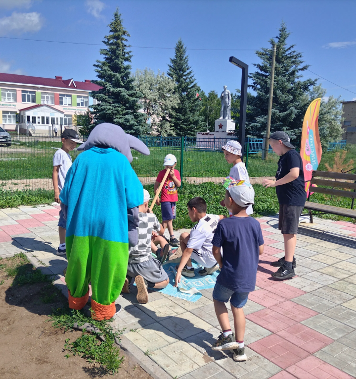 «Лето в парке чудес»: яркий праздник для юных сельчан в Дым‑Тамаке