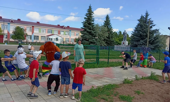 «Лето в парке чудес»: яркий праздник для юных сельчан в Дым‑Тамаке