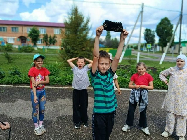 Бег, ритм и смех: народная игра «Тюбетей» покорила сельских ребят