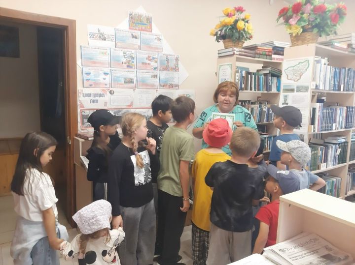 В Байряки-Тамакской библиотеке прошёл краеведческий час к 35-летию Ютазинского района