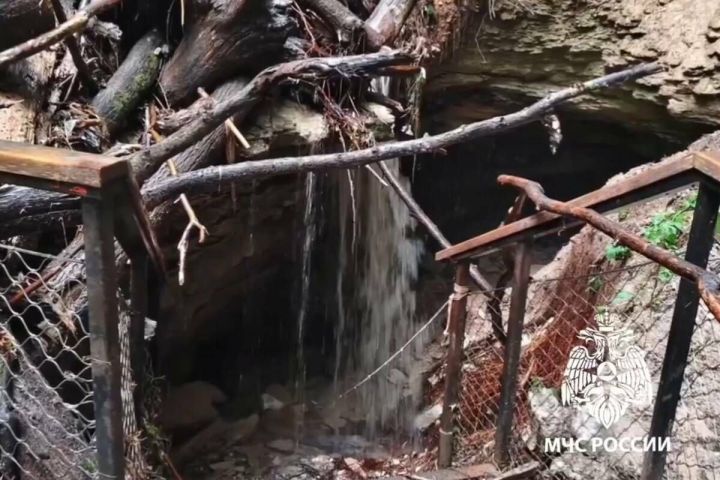 Туристы в Юрьевской пещере попали в ловушку из-за ливня