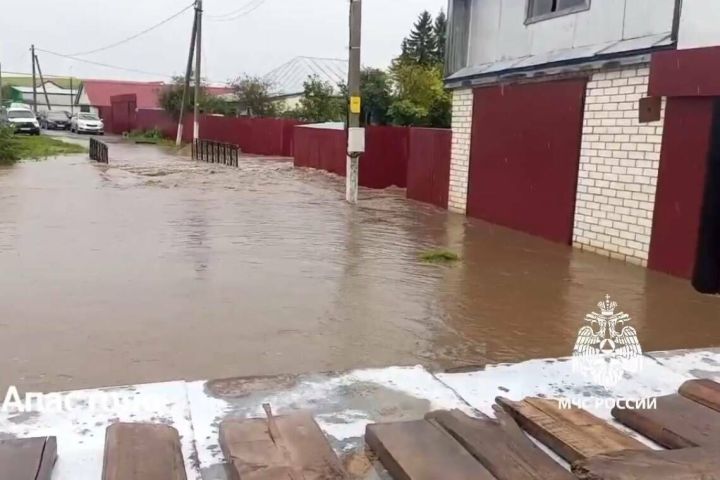 Последствия урагана в Татарстане: поваленные деревья, разрушенные крыши и подтопления