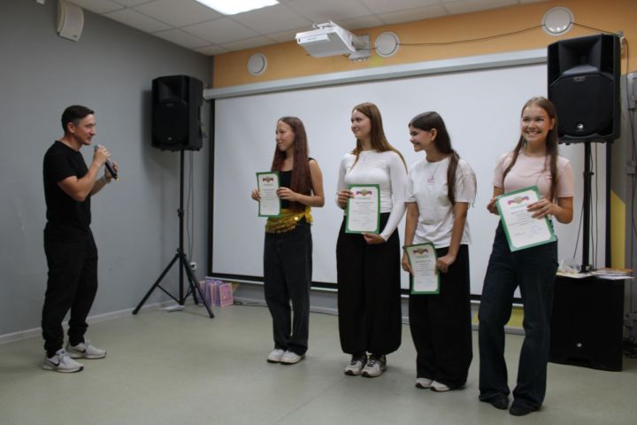 Улыбка с грустными глазами. Вторая смена дворового лагеря завершилась, уступив место третьей