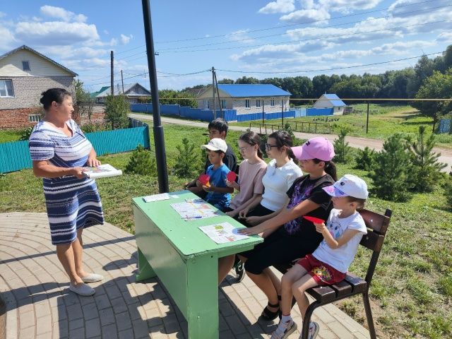 Даже у светофора нет каникул: как в библиотеке напомнили о правилах жизни