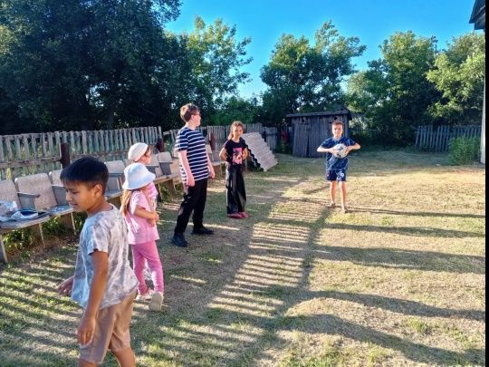 Звонкий смех, радость и живое общение: «Читаем и играем на природе»